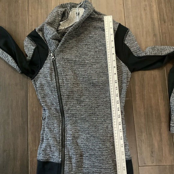 LULULEMON Bhakti Yoga Jacket Coco Pique Black White Size 4 - Picture 5 of 7